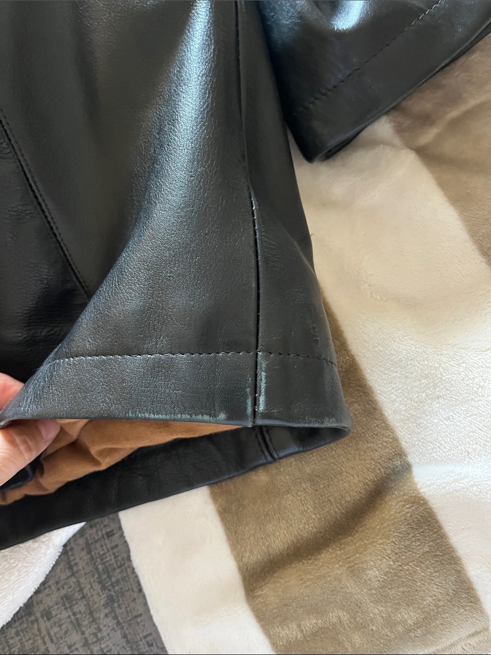 Men's vintage 90’s Black Leather Coat with Quilted Lining - Picture 4 of 10